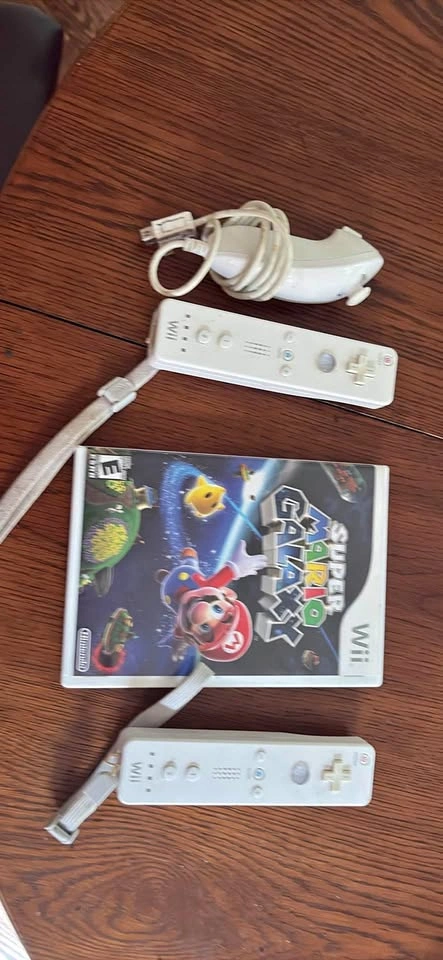 Nintendo Wii Super Mario Galaxy Game and Controller Bundle