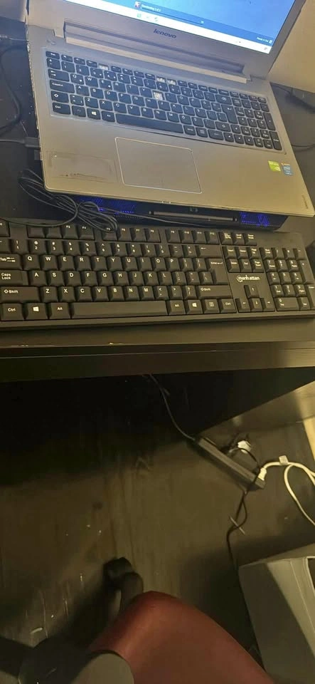 Manhattan wired keyboard - new!