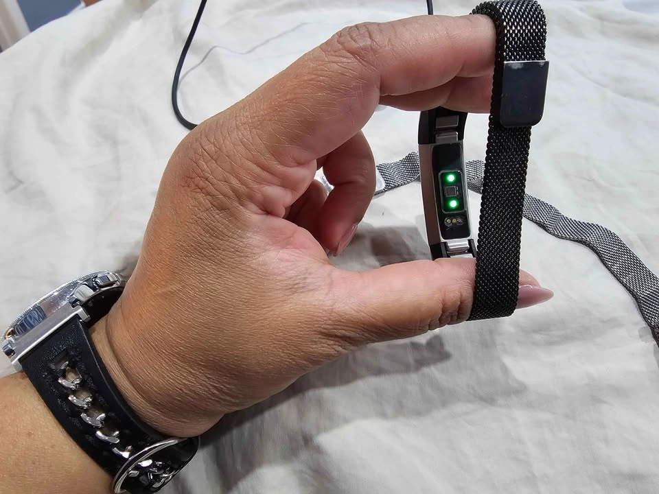 Fitbit Alta HR - photo 2