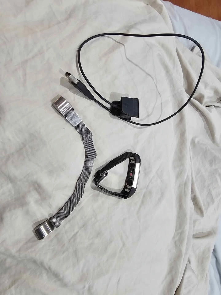 Fitbit Alta HR - photo 3