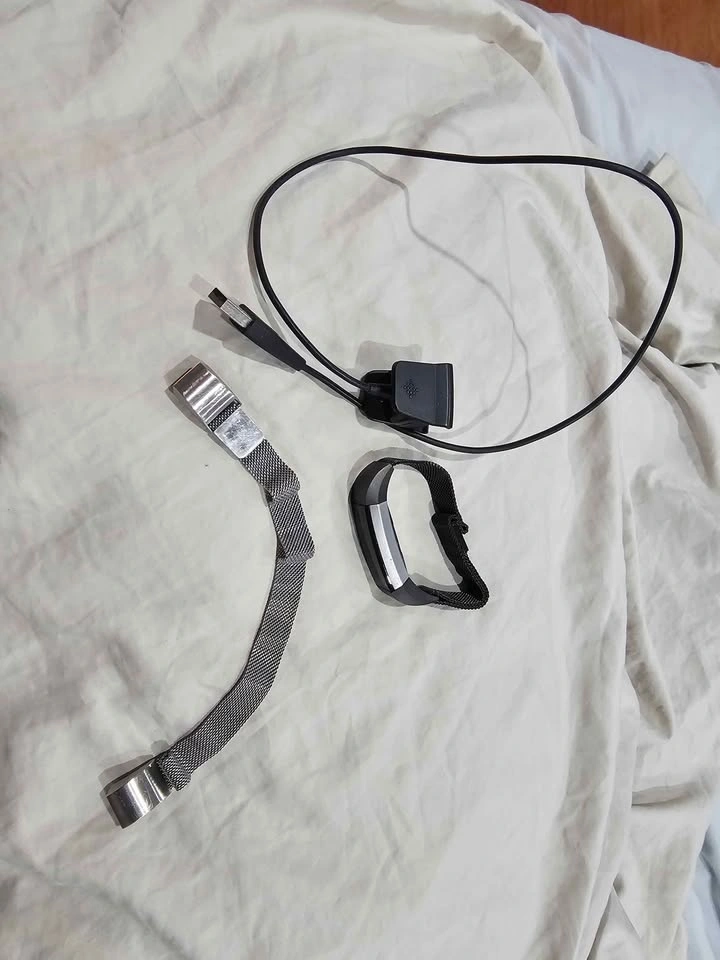 Fitbit Alta HR - photo 4