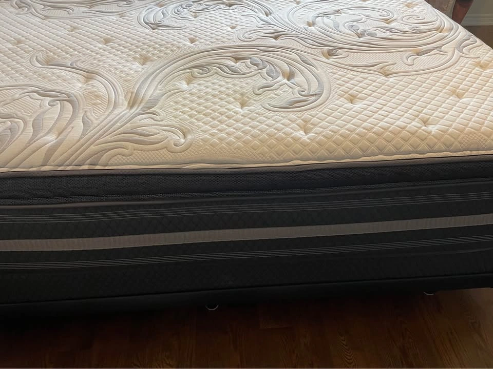 Knickerbocker Embrace Model - Queen Bed Frame - Black - photo 2