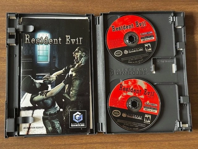Resident Evil Remake and Resident Evil 4 Gamecube - photo 3