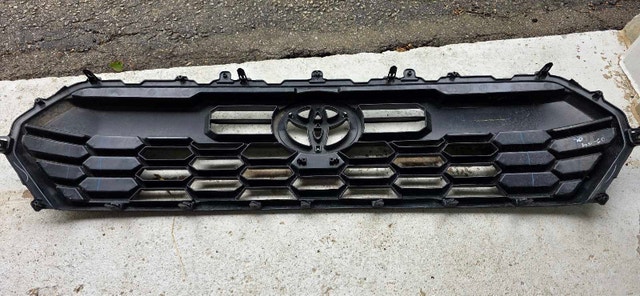 Toyota Radiator Grille - photo 2
