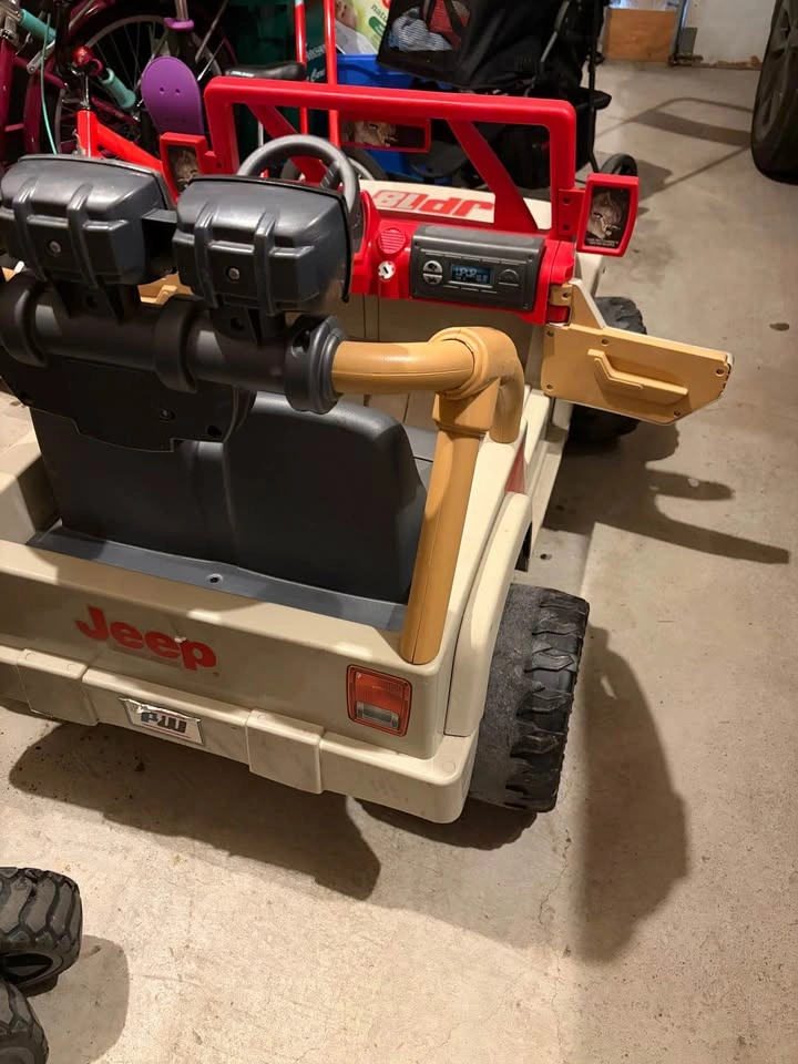 Fisher-Price Power Wheels Jurassic Park Jeep Wrangler Ride-On - photo 2