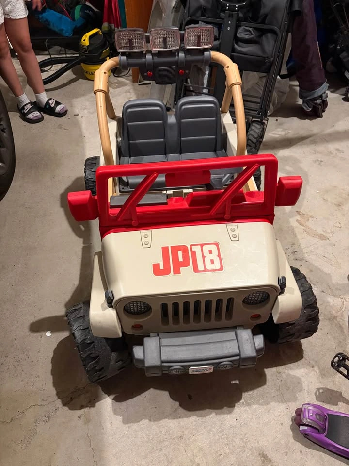 Fisher-Price Power Wheels Jurassic Park Jeep Wrangler Ride-On - photo 3
