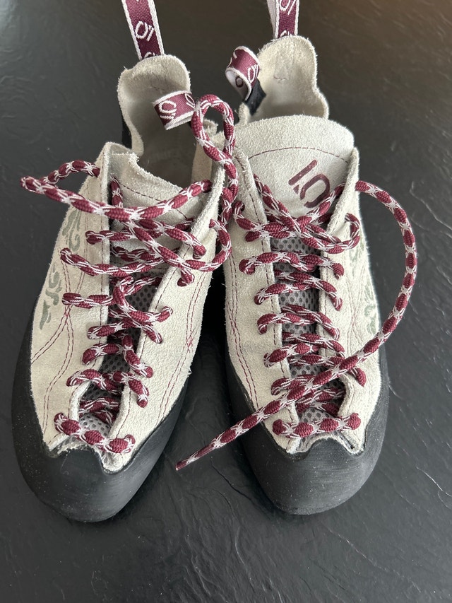 5-10 women’s climbing shoes stealth C4 size 8 womens