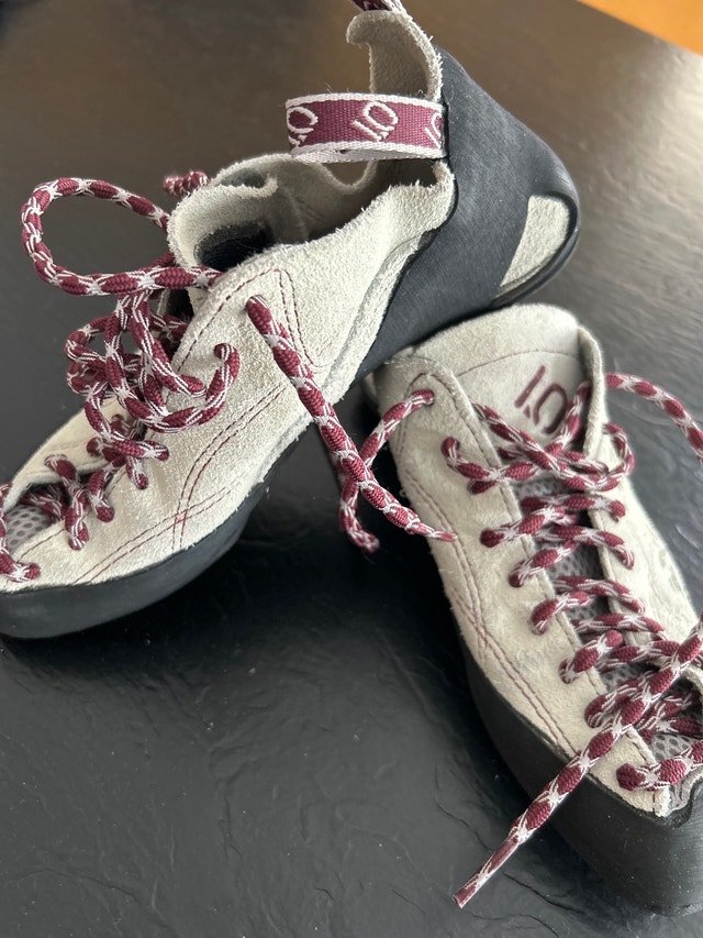 5-10 women’s climbing shoes stealth C4 size 8 womens - photo 2