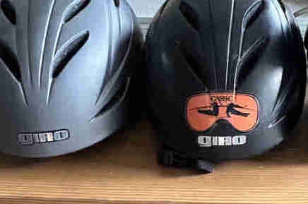 ski/snowboard helmet - small - black only