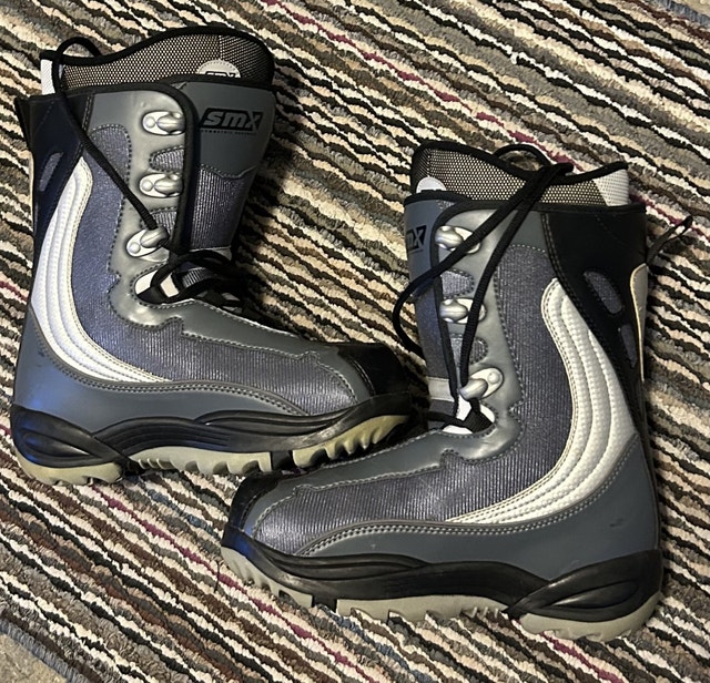 SMX snowboard boots size 4
