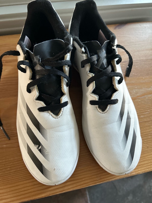 adidas indoor soccer shoes 5.5 - photo 2