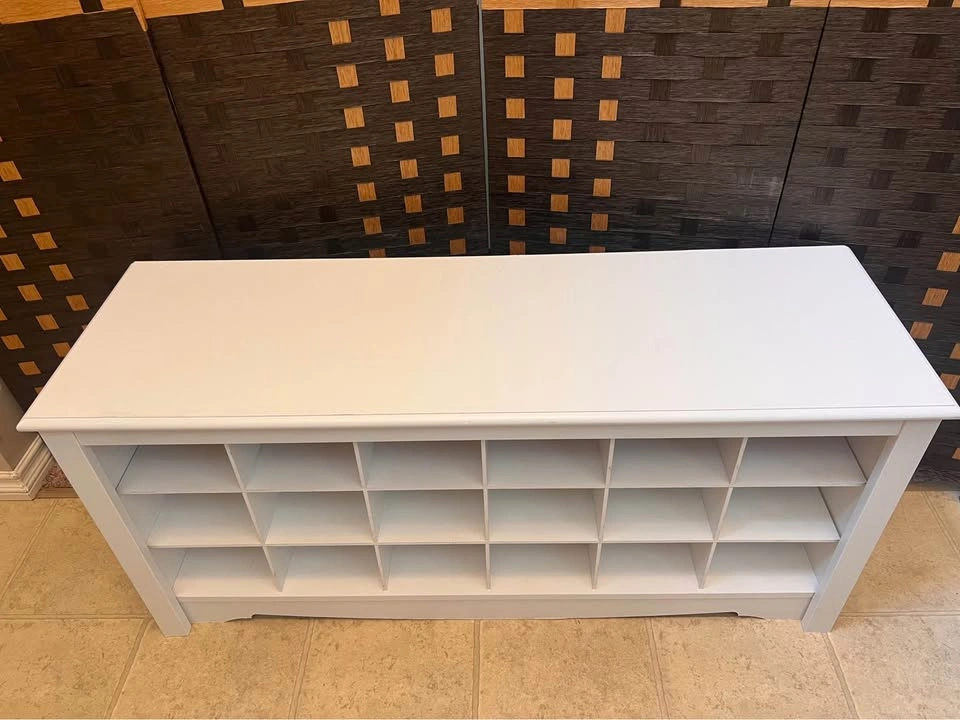 White Shoe Cubby Bench – 18 Slot Entryway Storage Organizer - photo 3