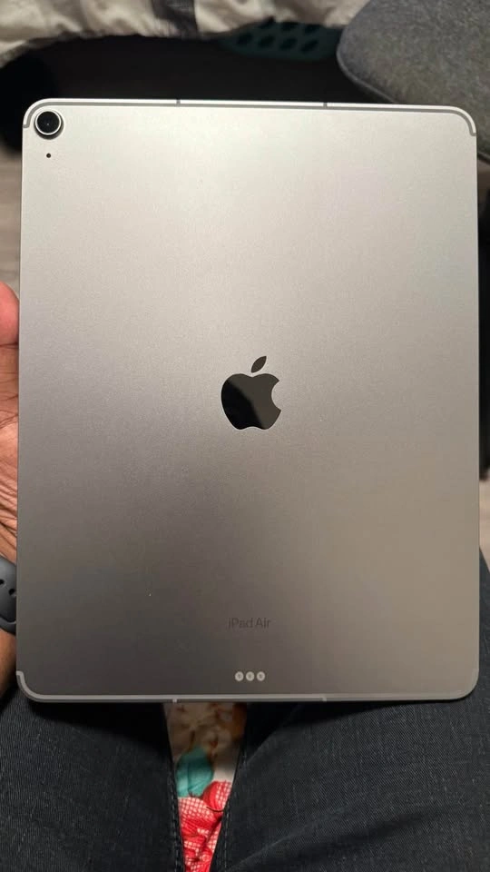 iPad Air 13-inch (M2) 128GB Wi-Fi + Cellular Bundle - photo 4