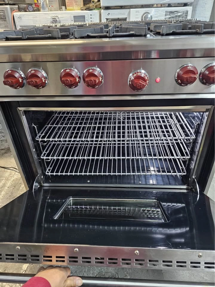 Wolf stove 36 wide 6 burners silver - photo 2