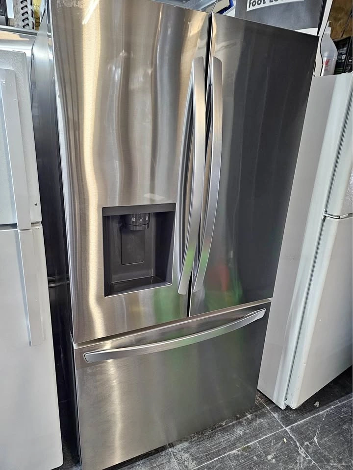 Fridge LG 36 wide 3 door new never used open box