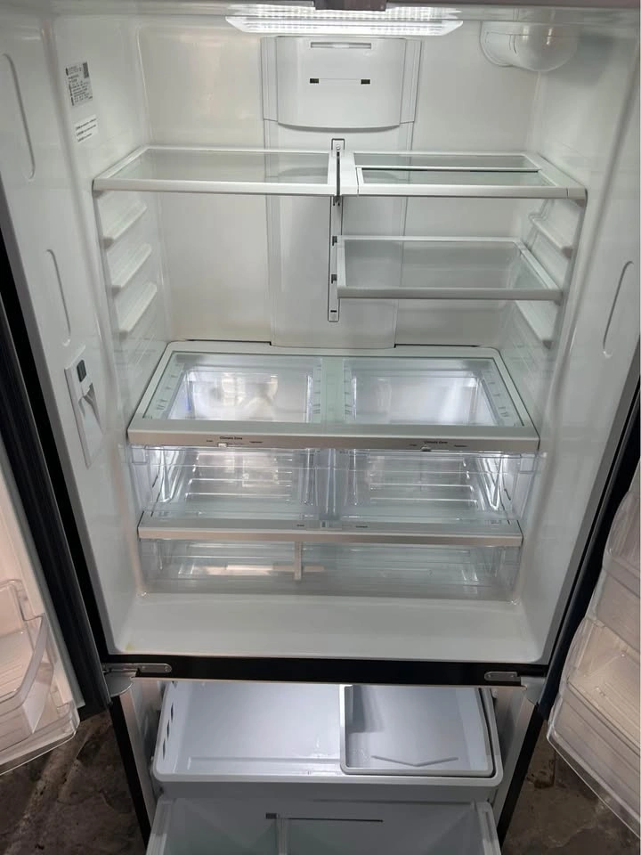 Refrigerator GE 33 wide silver 3 doors excellent conditions - photo 3