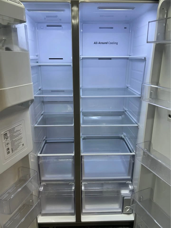 Samsung 36" Silver 2-Door Refrigerator with TV and Camera - photo 2