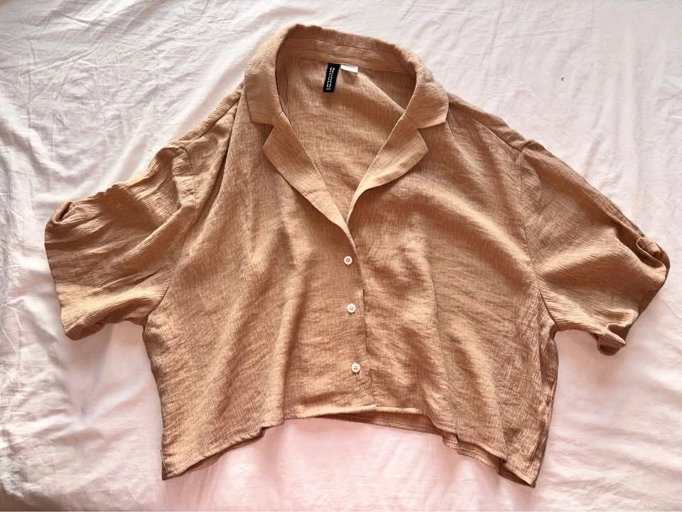 NEW H&M Textured Cropped Button Up Shirt