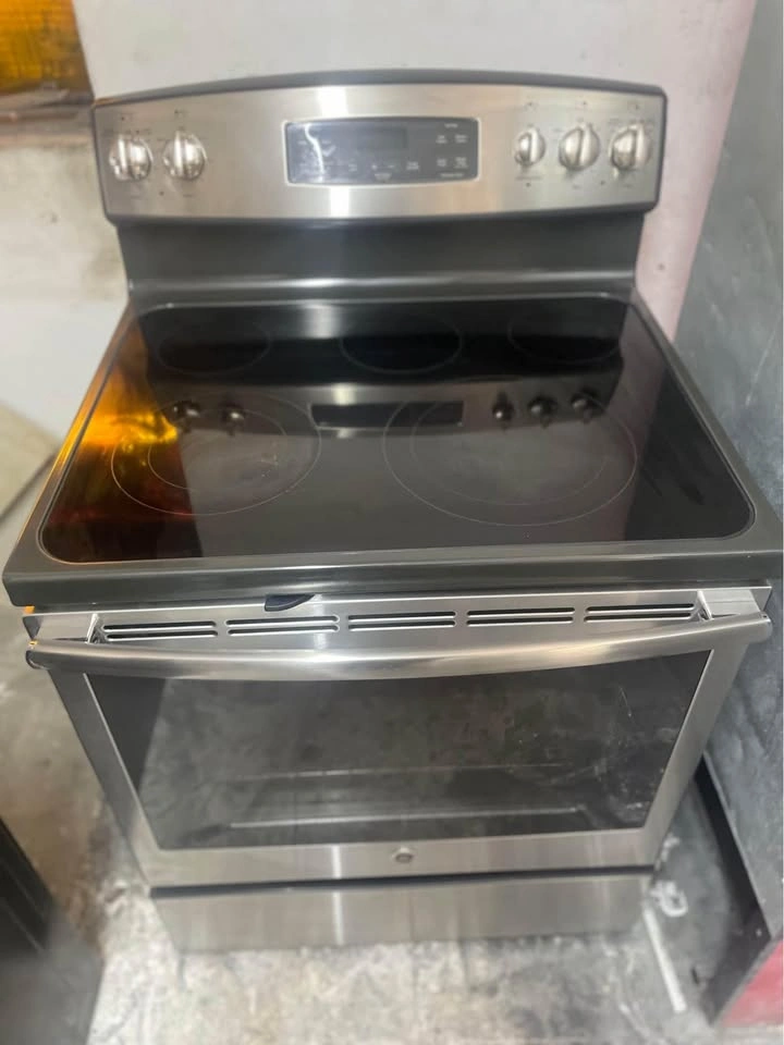 GE Electric Stove 220V 30-inch - photo 2