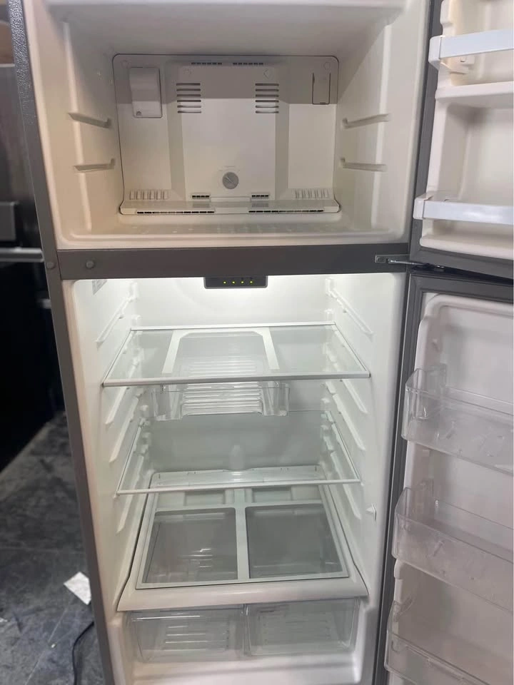Whirlpool fridge 28 wide silver 2 doors - photo 2