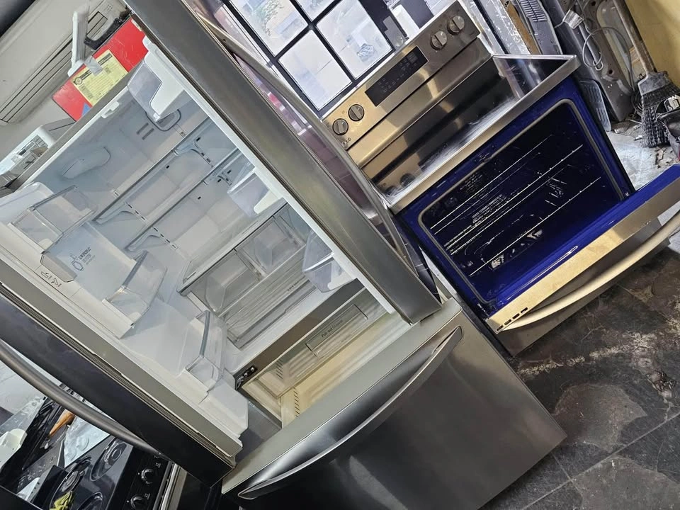 LG Fridge 36" Wide and Samsung Stove 30" Wide Set - photo 3