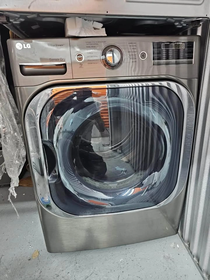 LG Gas dryer 29 wide