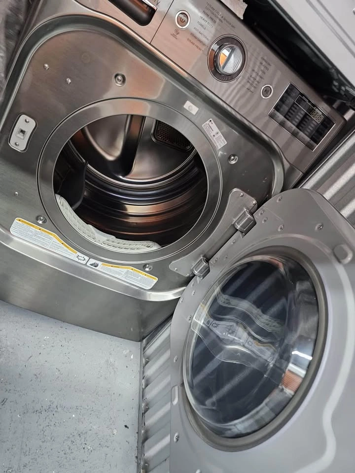 LG Gas dryer 29 wide - photo 2