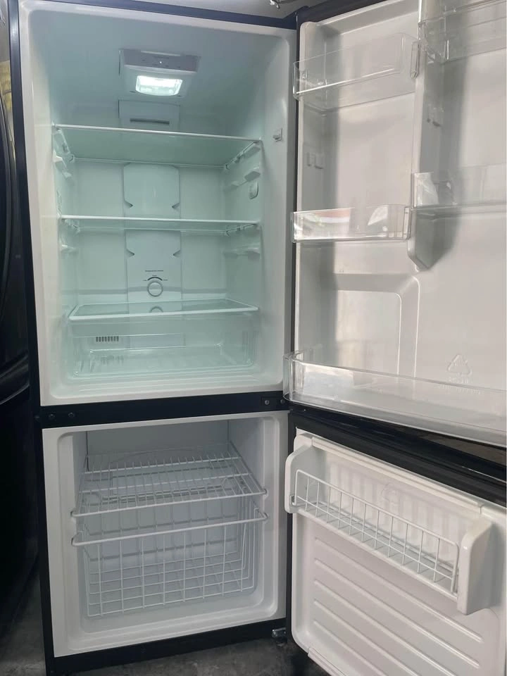 24 wide fridge 2 freezer doors below - photo 2