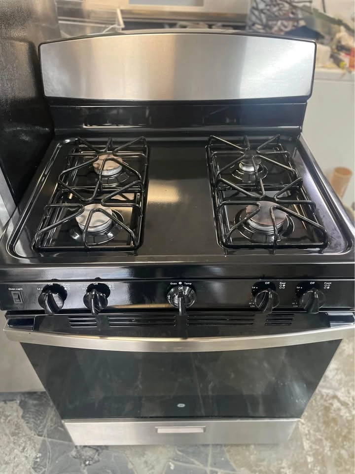 30 inch black and silver fridge and stove - photo 5