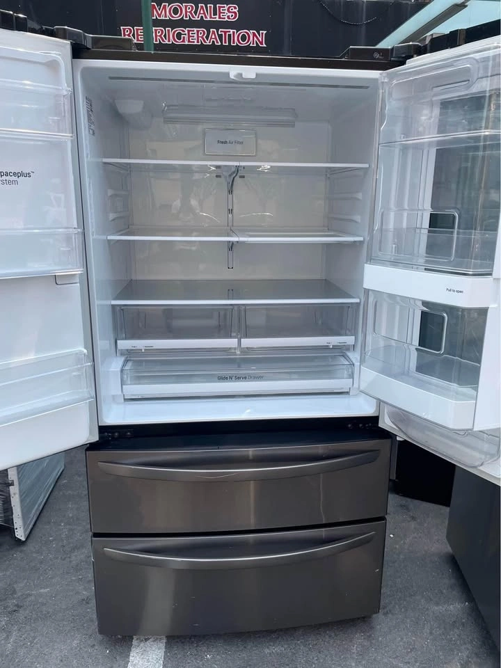 LG 4-door refrigerator with water and ice window - photo 2