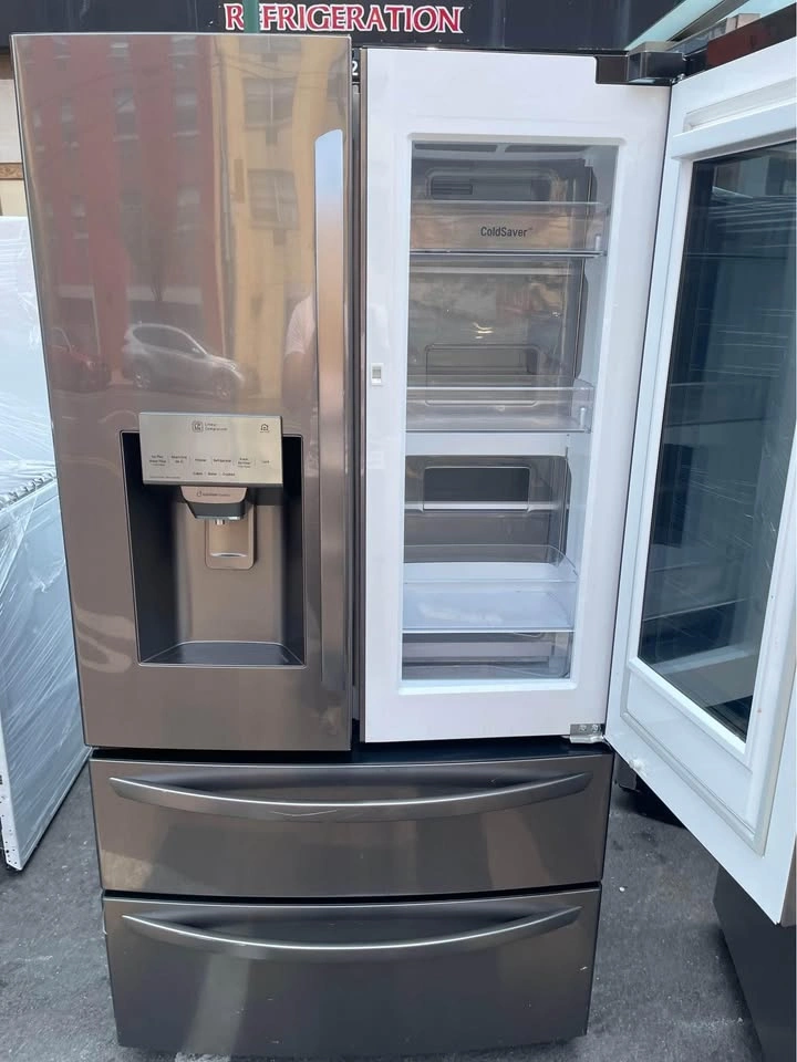 LG 4-door refrigerator with water and ice window - photo 3