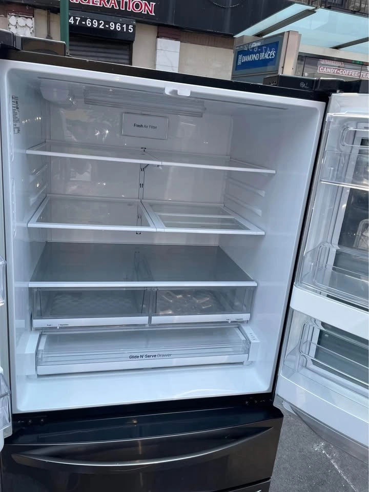 LG 4-door refrigerator with water and ice window - photo 4