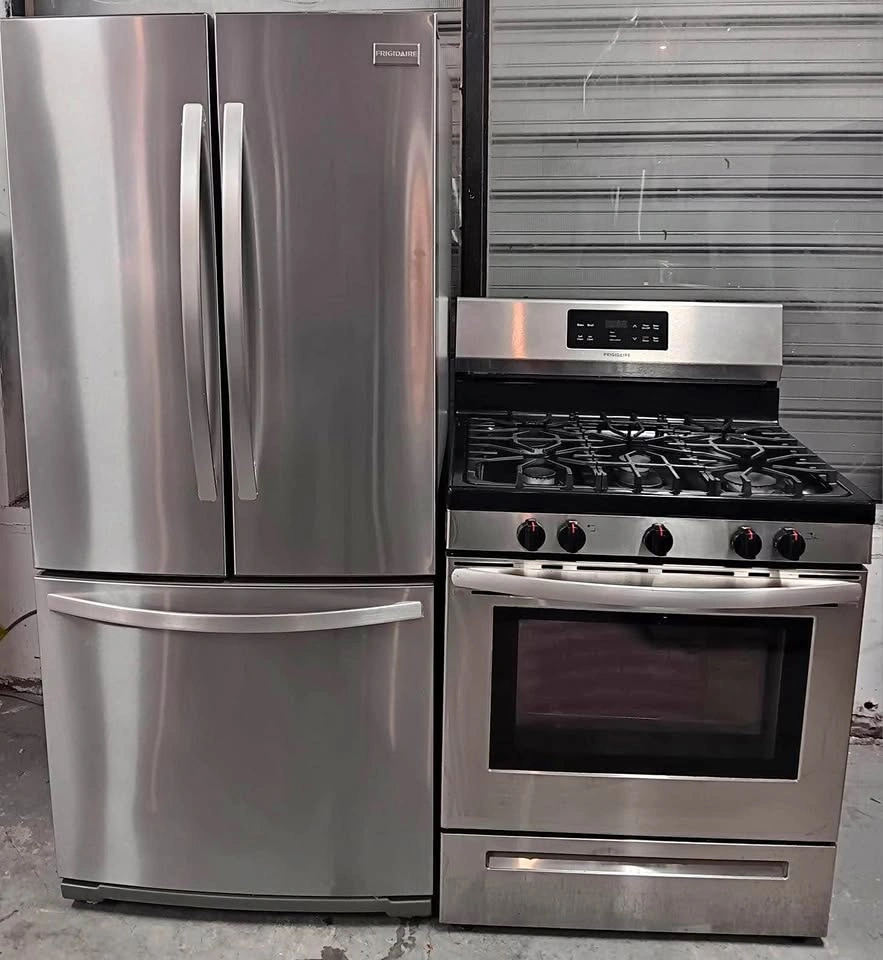 Frigidaire refrigerator and stove set