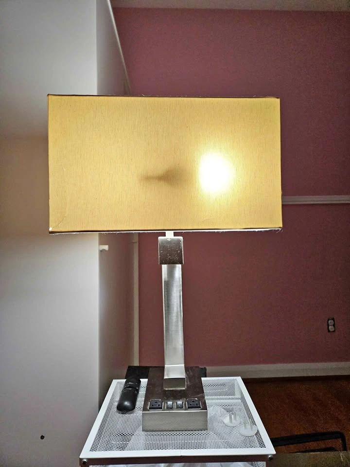 Table lamp