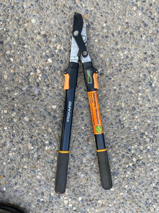 Fiskars Telescopic Pruners 1-5/8” capacity