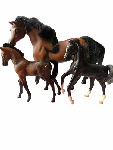 Horse Set of 3 Bay Mare and Foals Toy Plastic Figures