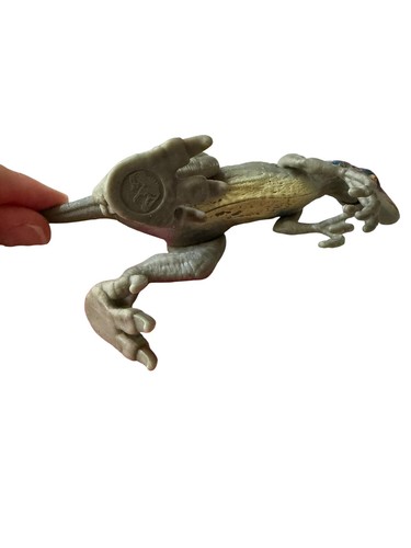 JURASSIC WORLD Blue Legacy VELOCIRAPTOR Dinosaur Figure 2017 Mat - photo 2