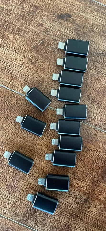 Apple Lightning to USB Camera Adapter image indicator(4)