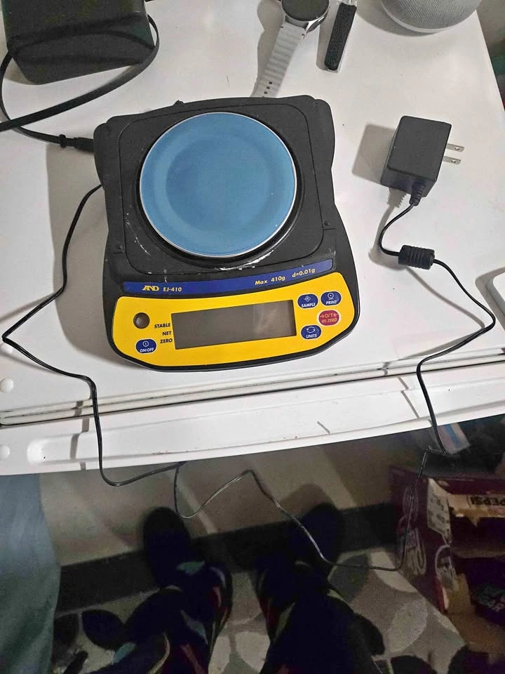 A&D EJ-410 precision digital scale