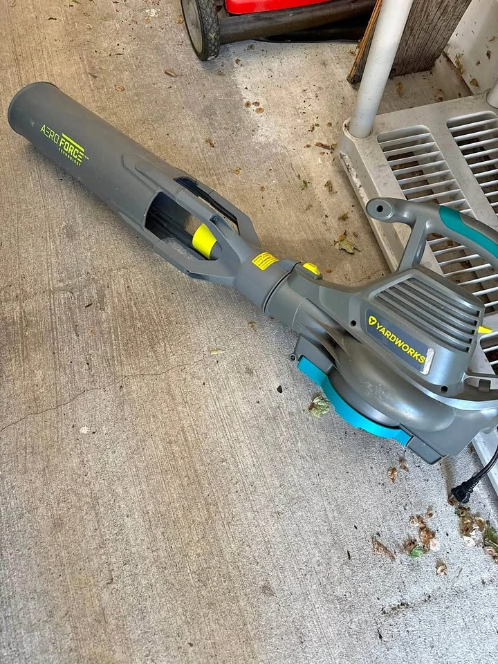 Yardworks Electric Leaf Blower – Works Great