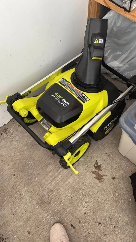 Ryobi 40V HP Brushless Cordless Snow Blower w/ 2 Batteries & Cha - photo 2