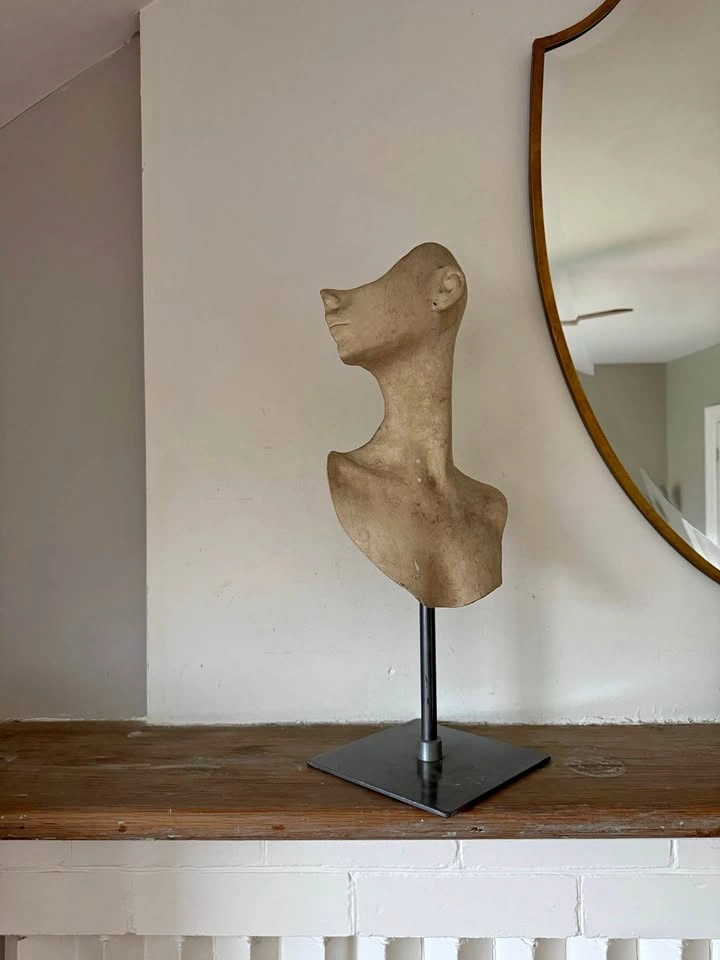 Mid Century Modernist Bust Sculpture – Vintage Plaster Mannequin