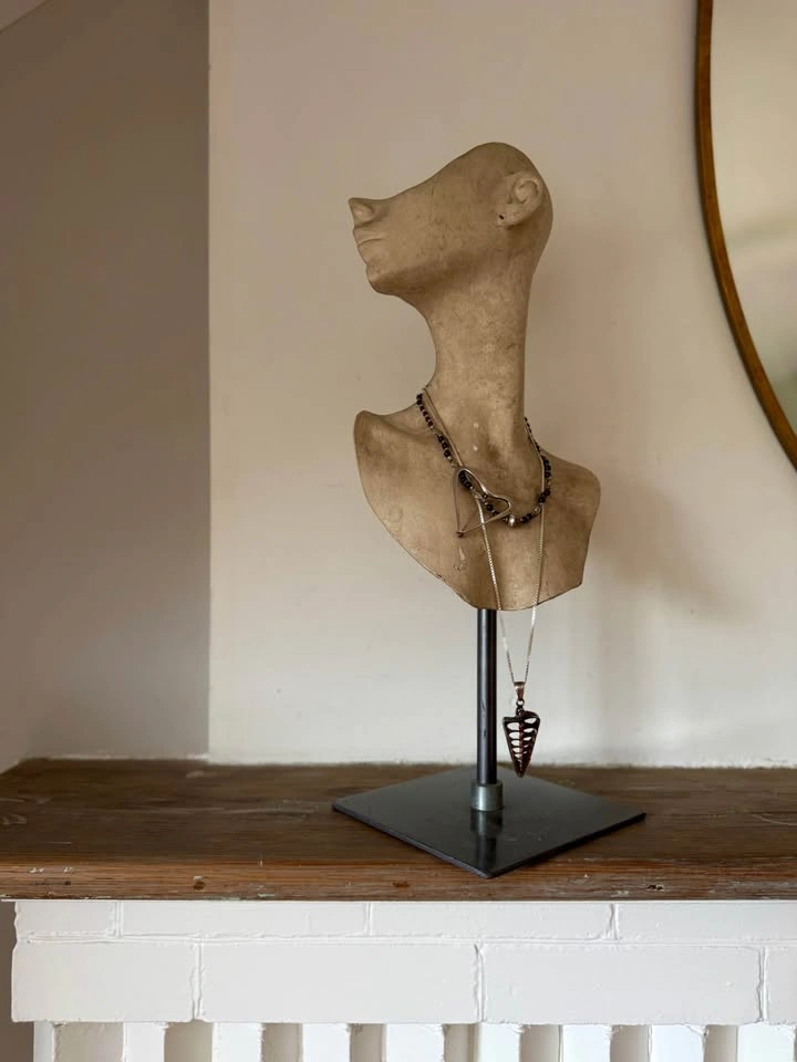 Mid Century Modernist Bust Sculpture – Vintage Plaster Mannequin - photo 5