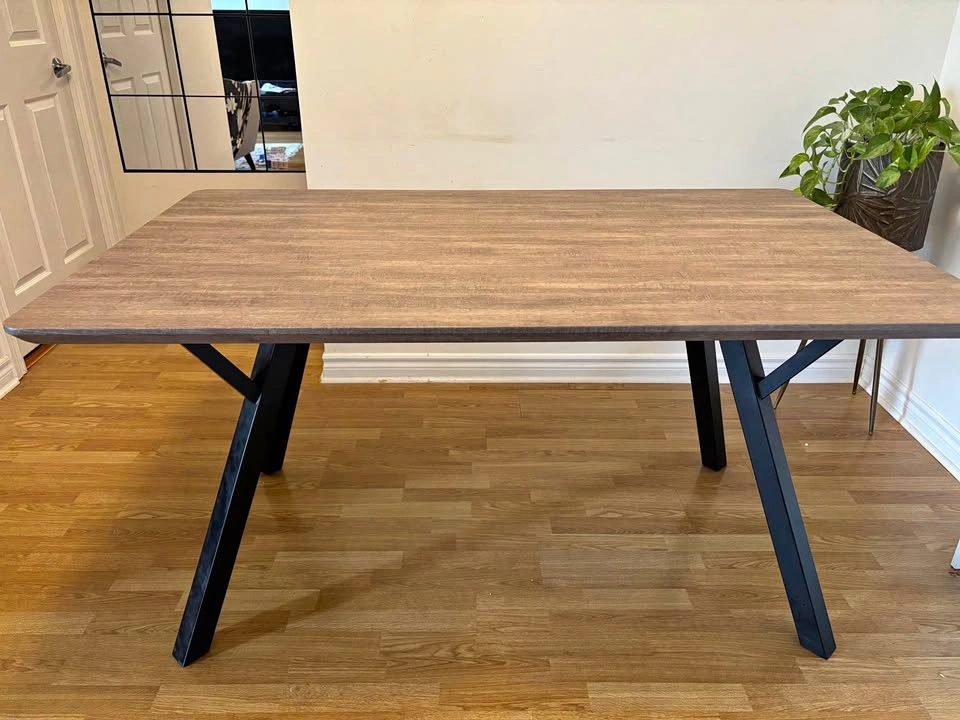 Modern Contemporary Dining Table – 4 to 6 Seater