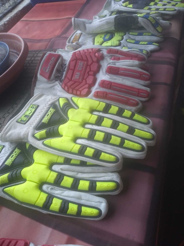 Construction Gear: Boots, Hardhat, Vests, Jacket, Gloves - photo 2
