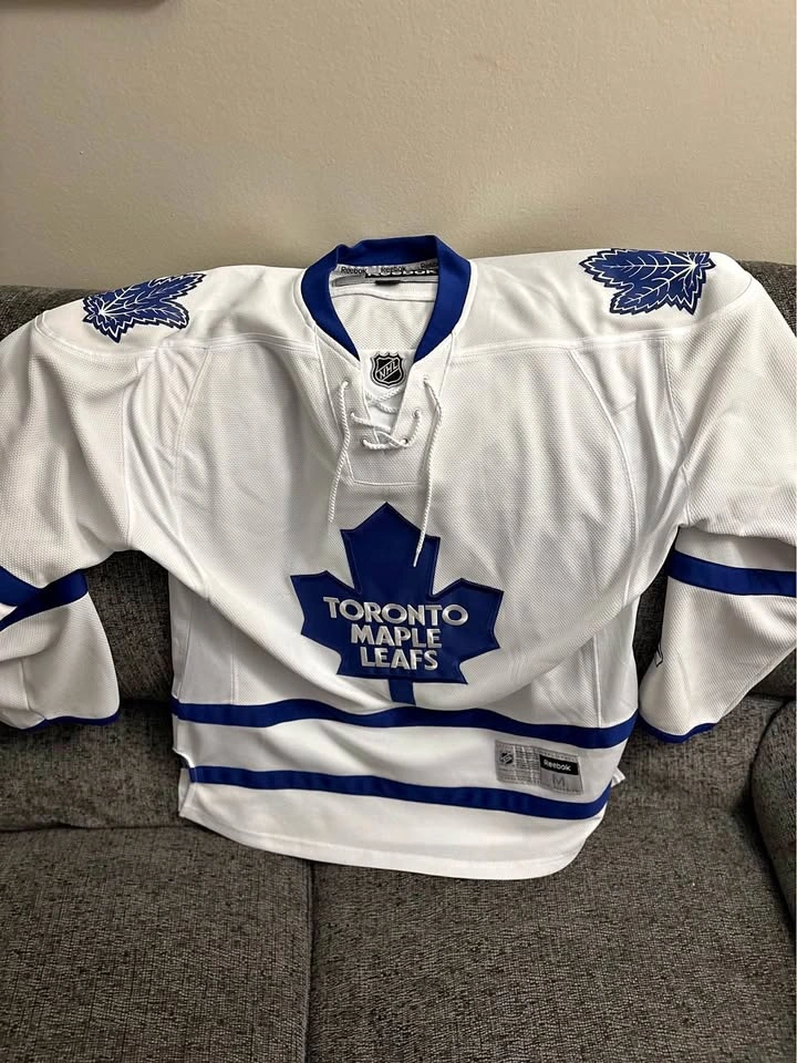 Toronto maple leafs jersey
