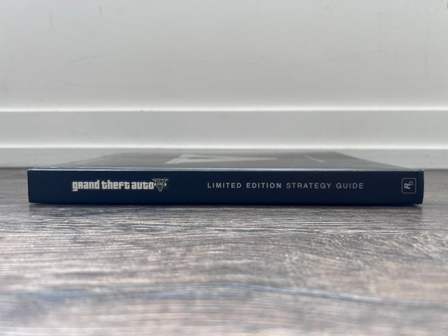Grand Theft Auto V Strategy Guide | Limited Edition - photo 3