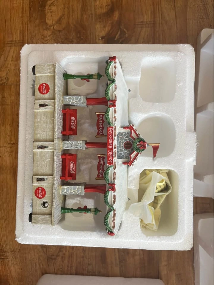 Coca-Cola Christmas Holiday Collectible Model Train Set - photo 2