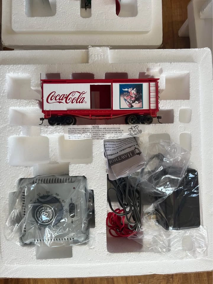 Coca-Cola Christmas Holiday Collectible Model Train Set - photo 3