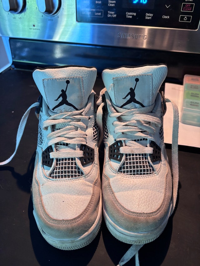 Nike Jordan 4s